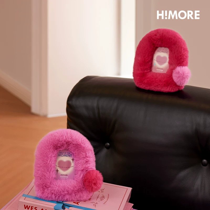 Himore 2026 Retro Fuzzy Photo Frame — lifestyle view
